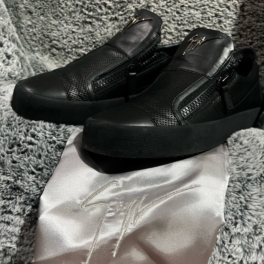Giuseppe men’s leather black sneakers.